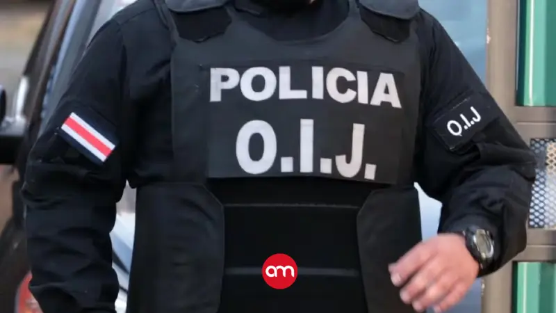 Hombre toca a mujer al bajar del bus y su cara queda captada en un video que ahora se usa para buscarlo