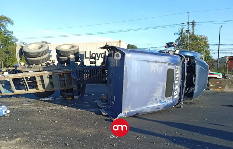 Cruz Roja revela detalles del horror en la Ruta 32: dos muertos y varios heridos tras vuelco de tráiler en Limón