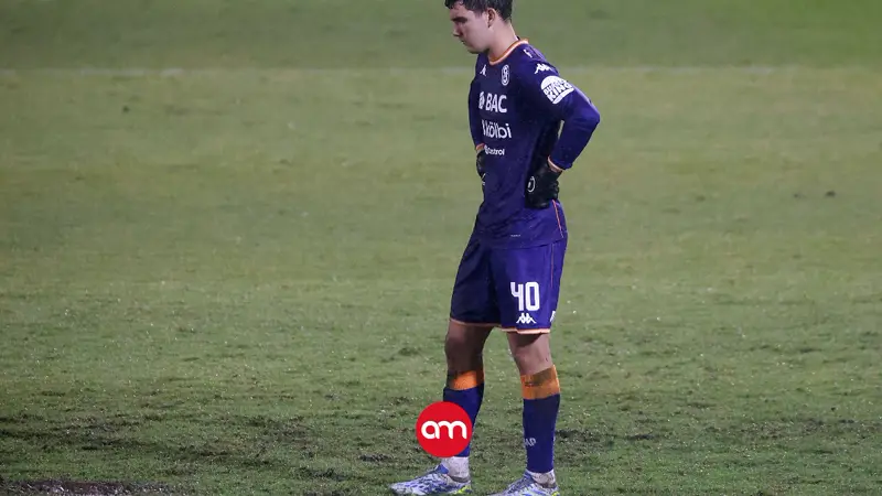 Puntarenas FC recibe multa por invasión de cancha de niño que pidió camiseta a Abraham Madriz