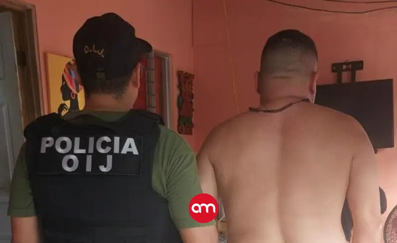 Padre e hijo detenidos por vender carne y huevos de tortuga en Limón