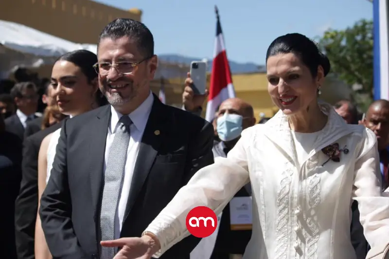Esto dice la Primera Dama tras cirugía de Rodrigo Chaves