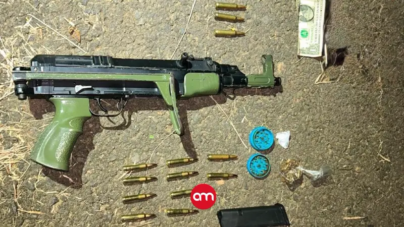 Sicarios irrumpen en negocio, ejecutan a hombre y uno cae tras frenética persecución policial