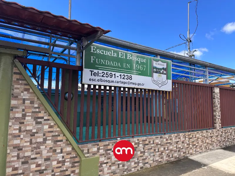 La violencia no cesa en Cartago: padre de familia encañona a funcionario de escuela