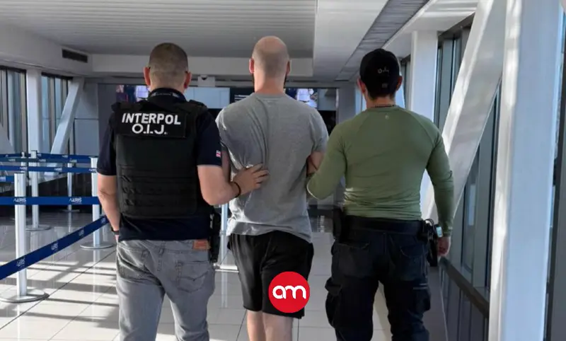 ¡En vuelo directo a Rusia! Extraditan a lavador de dinero que se ocultaba en Costa Rica