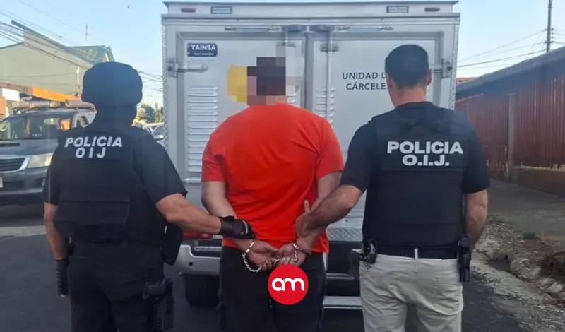 Hombre recibe mujer en su casa y termina detenido por agresión y robo