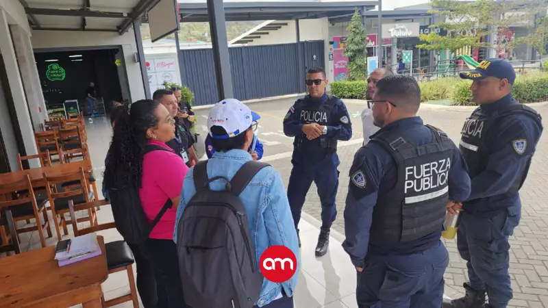Salud y Policía Municipal decomisan vapeadores tras intervención en centro comercial de San José