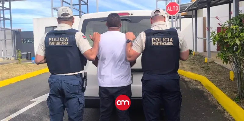 Operativo deja tres funcionarios penitenciarios detenidos por ingresar artículos prohibidos a cárceles