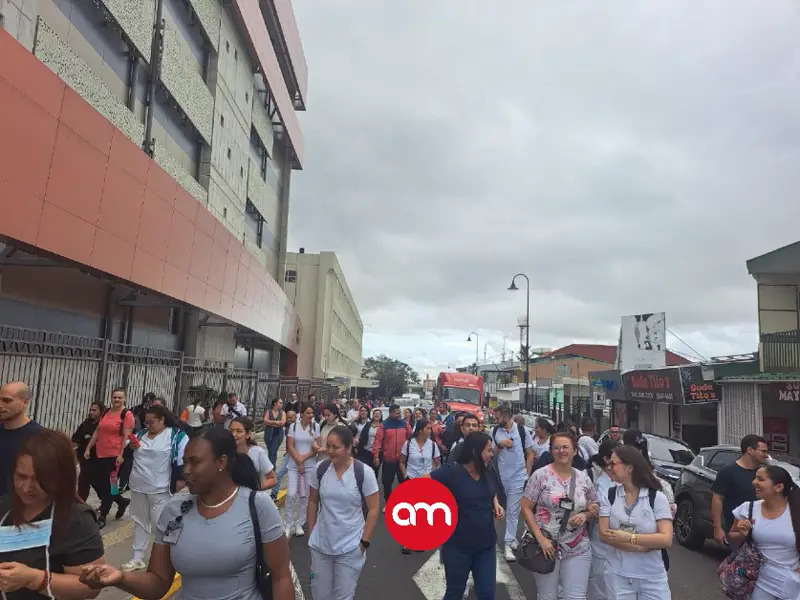 Paro nacional sacude la CCSS: hasta un 90% del personal responde al llamado de sindicato