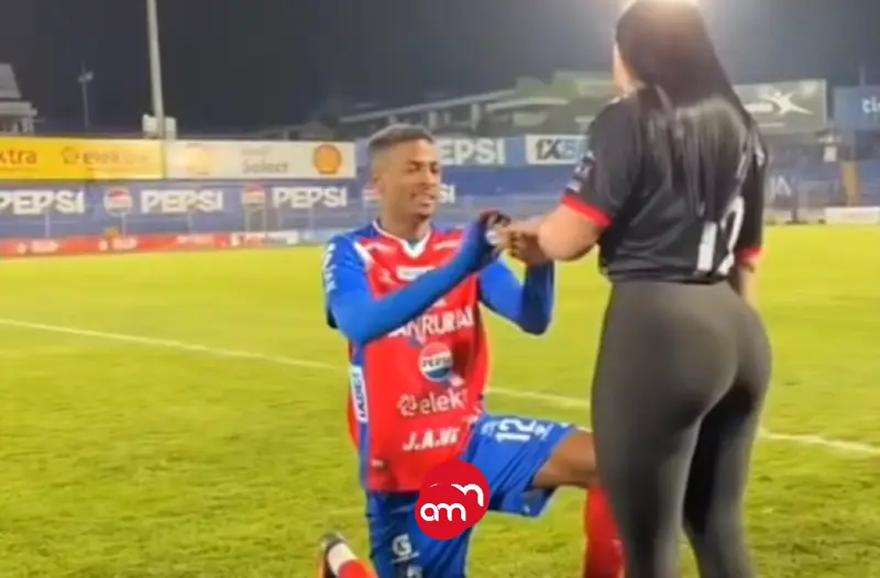 Duró más la celebración de un gol que el compromiso: futbolista tico anuncia que terminó con su novia