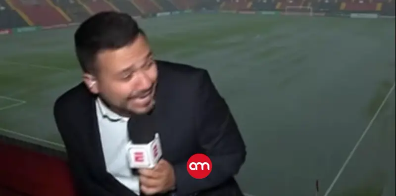 (Video) El susto de un periodista de ESPN durante una transmisión en vivo en el Morera Soto por la caída de un rayo