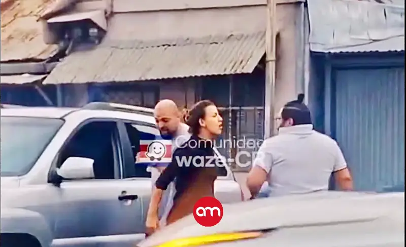 Nueva pelea callejera con mujer como protagonista sacude las redes