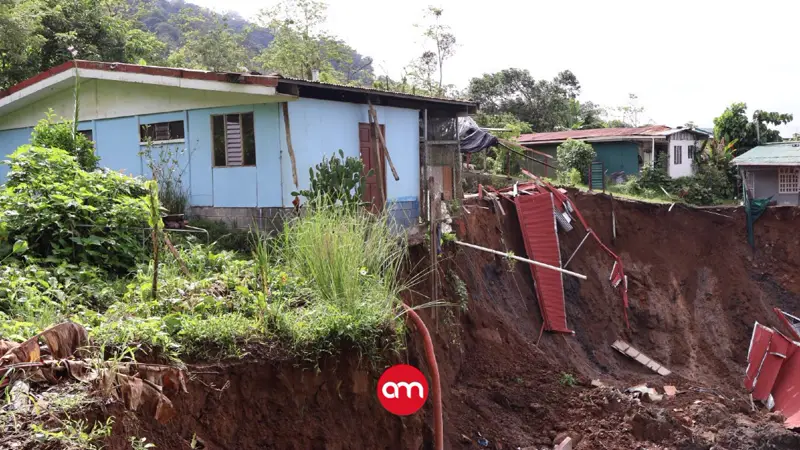¡La tierra se las tragó! Deslizamiento destruye cuatro casas en Turrialba tras intensas lluvias