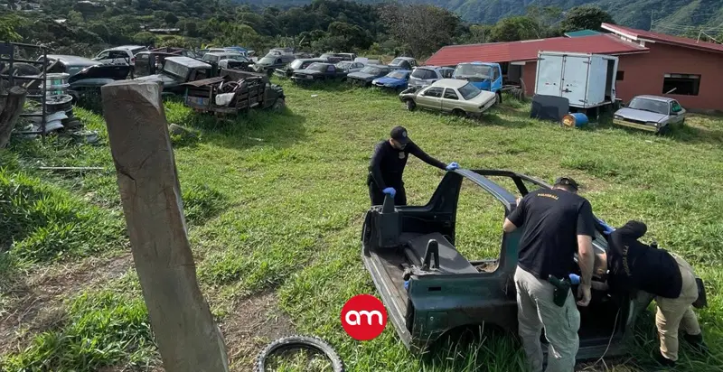 (Fotos) OIJ descubre taller clandestino con carros robados en Aserrí