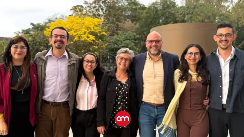Frente Amplio propone igualdad entre madre y padre para definir el orden de los apellidos