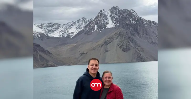 “Me devolvió el alma”: el emotivo viaje de Carlos Serrano con su mamá que toca corazones