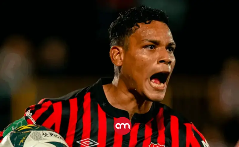 Machillo le ganó la partida a Carevic y Alajuelense golpea la mesa