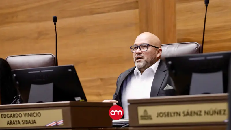 Tras denuncia en su partido, a esto se expone diputado de FA que dijo le “tontita” a Laura Fernández
