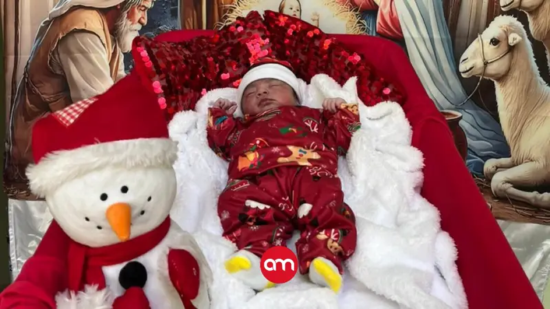 (Fotos) Con regalo y pijama navideña: Así reciben la Navidad recién nacidos y sus madres en el Hospital de la Mujer