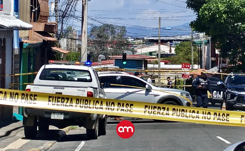 Sangre a plena luz del día: balacera en Heredia deja un hombre muerto dentro de vehículo