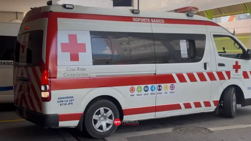 Adolescente de 14 años grave al hospital tras ser apuñalado en el colegio