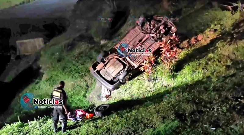 Madrugada trágica en San Carlos: vuelco de auto cobra la vida de dos jóvenes de 20 años