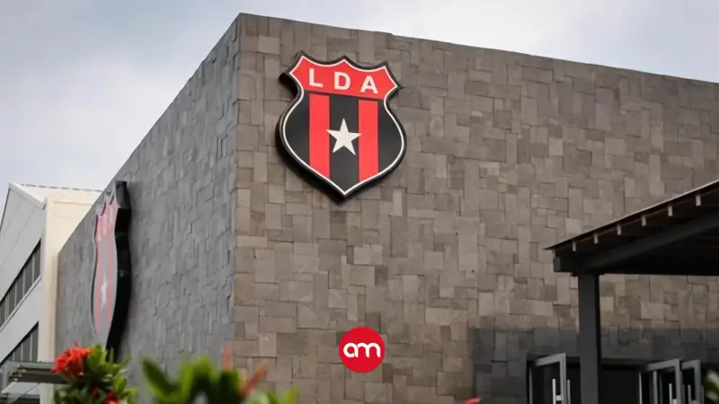Alajuelense se complica en la tabla y cambia de rumbo: así llega la Liga tras la salida de Rescalvo