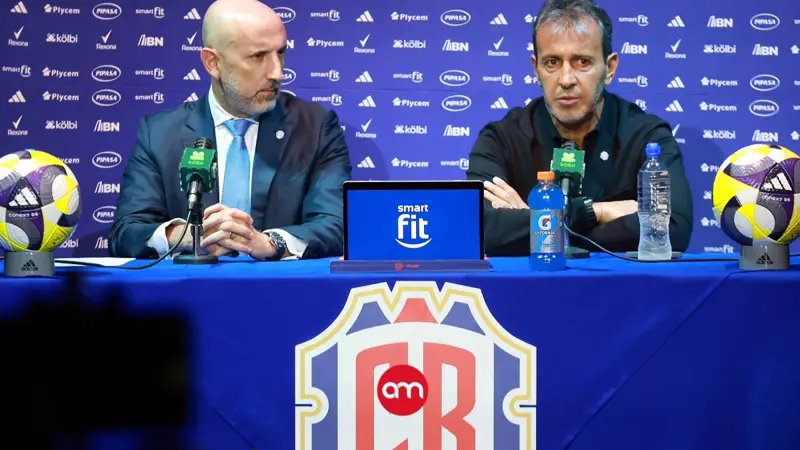 ¡Al fin! Fernando Batista deja de ser técnico de La Sele