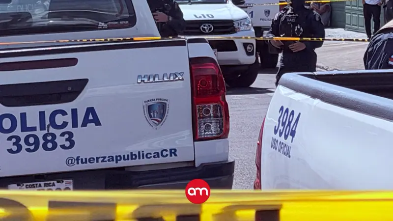 Balacera frente a supermercado deja un muerto y una mujer herida