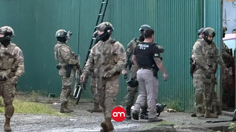 Balacera y herido: Con solo 15 años enfrentó al grupo táctico con un AR-15 durante allanamientos en Limón