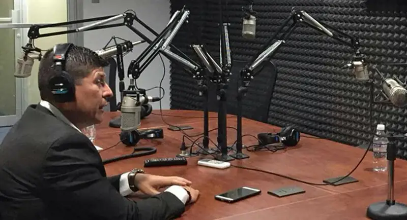 Carlos Álvarez sobre críticas por comentar fútbol: "No me meto en algo a batear"