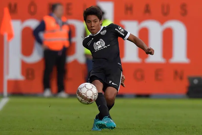 Con la maleta llena de ilusiones, jugador tico alzó vuelo al otro lado del mundo a sus 16 años