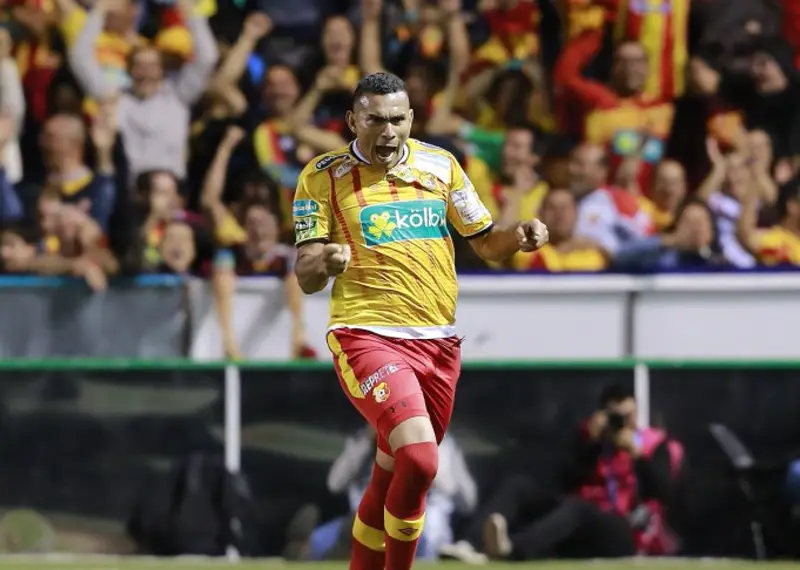 Cristhian Lagos, el niño goleador que aprendió fútbol junto a los rieles del tren