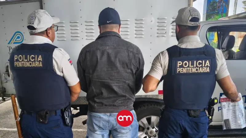 Funcionario de La Reforma es sorprendido cuando intentaba meter un celular a la cárcel