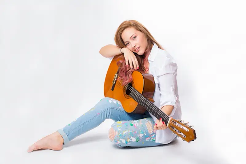 Made, la cantante que lidera la lista de artistas ticos en emisoras nacionales
