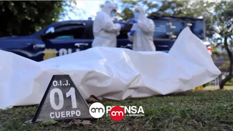 Mujer muere acribillada dentro de vehículo en Jacó; acompañante resultó herida