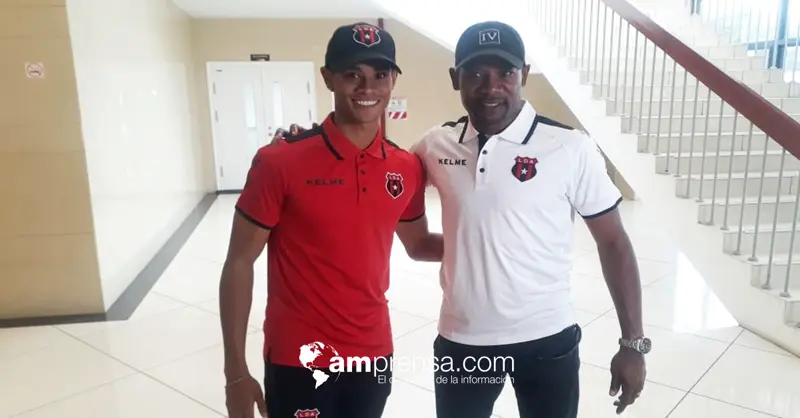 ¡Orgullo! Es el sentimiento del papá de Ariel Lassiter al verlo en La Liga