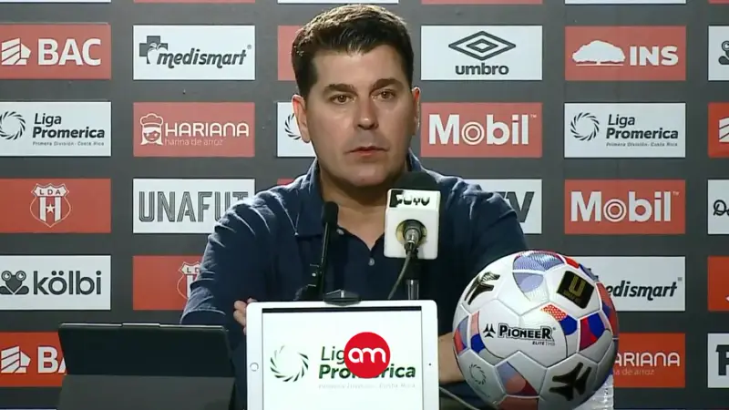 Rescalvo busca conquistar a la afición de Alajuelense en su primer clásico: “Él es él y yo soy yo”