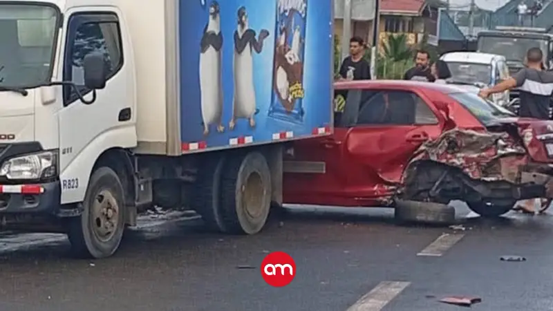 Ruta 32 cobra otra vida: choque múltiple deja un motociclista muerto y tres personas heridas