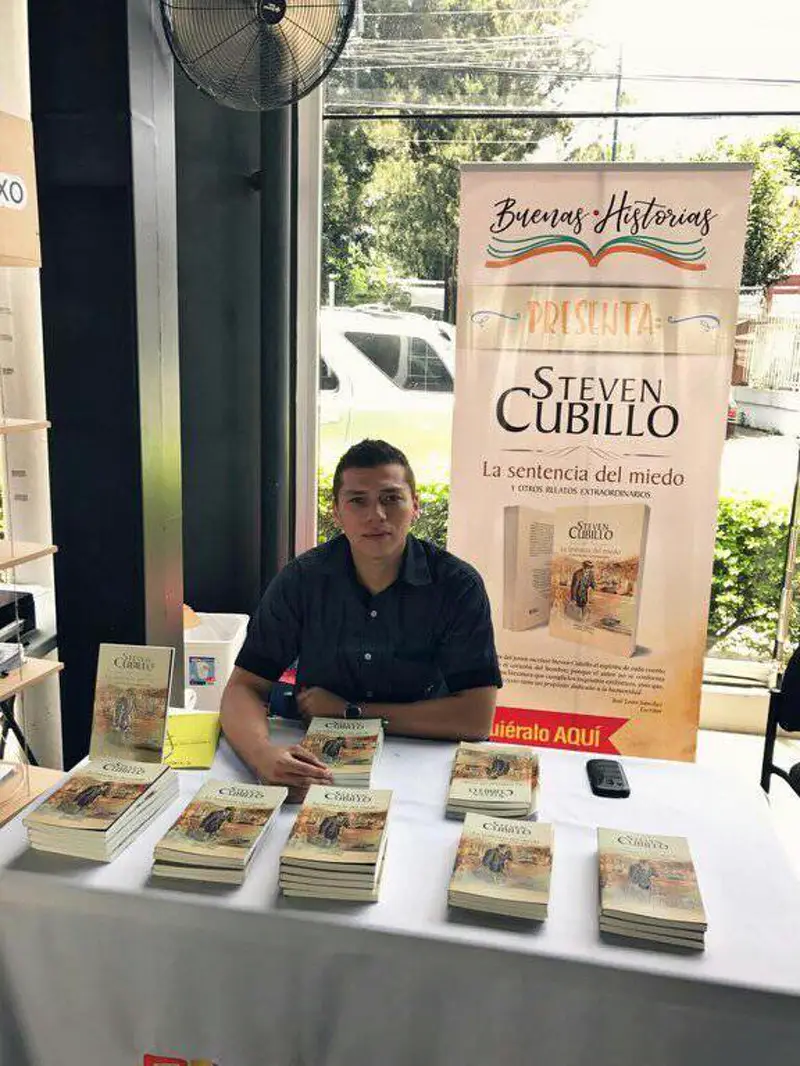 Steven Cubillo, autor tico: "Muchos creen que ser escritor es una mala decisión"