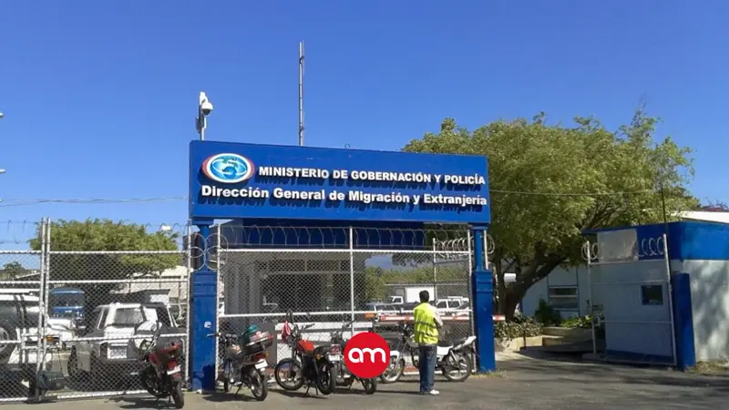 Suspenden a funcionaria de Migración investigada por presunta colaboración con miembro narco de “La H”