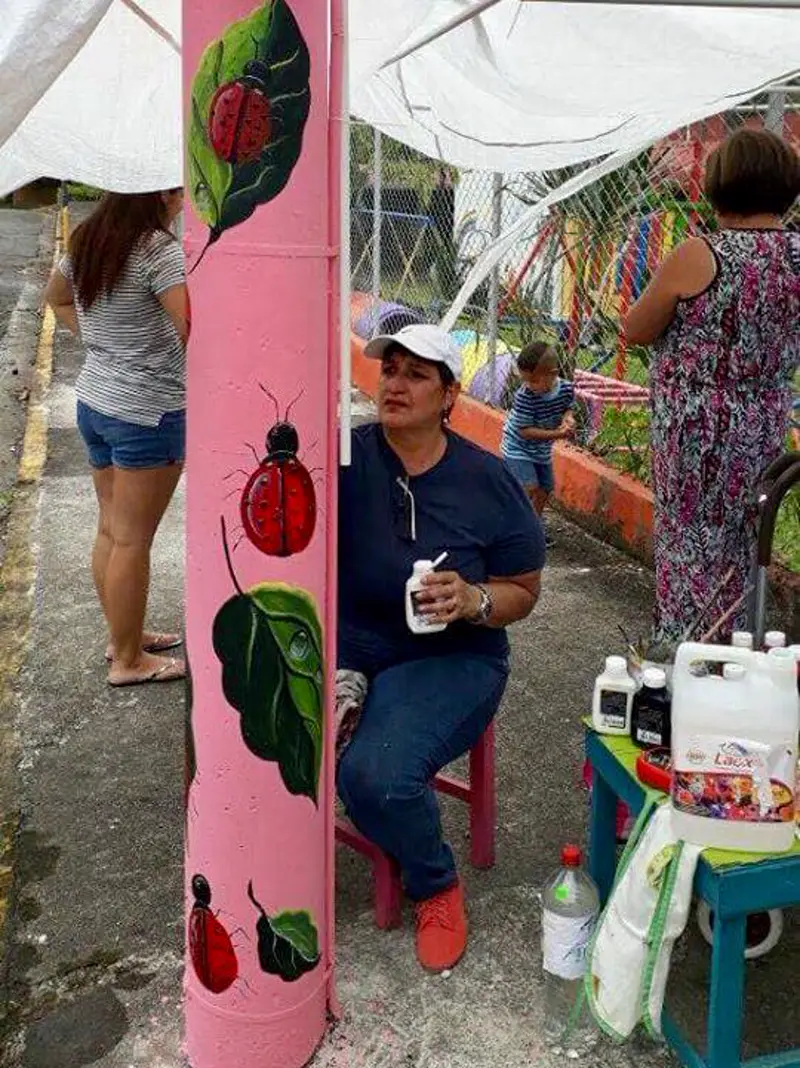 Valiente mujer embellece calles de Turrialba en medio de una lucha contra el cáncer