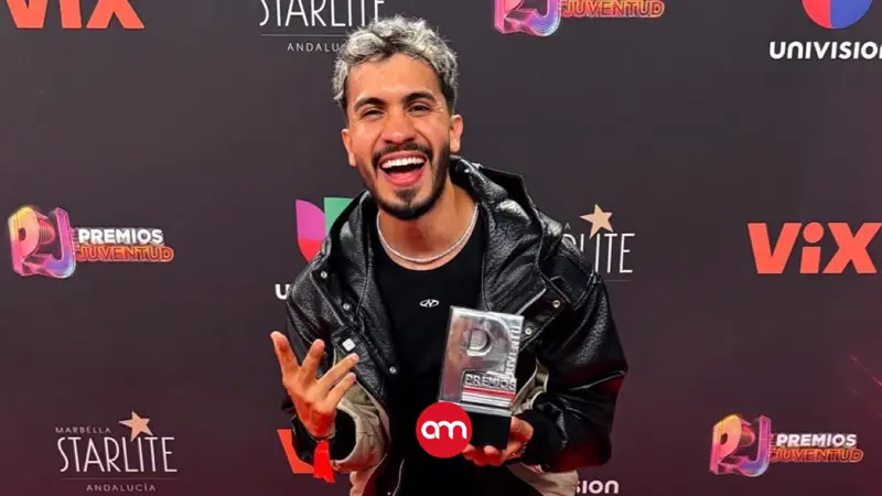 (Video) Así fue el momento en que Araya Vlogs recibió su histórico premio