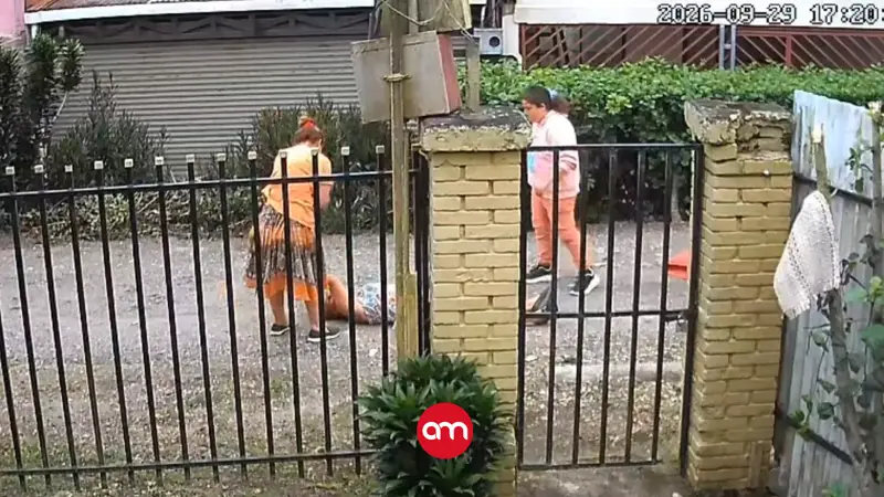 Video revela salvaje ataque en Cartago: la apuñalan en el suelo y otra mujer todavía la patea