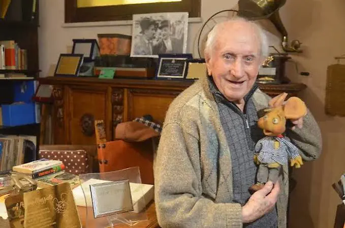 ¡Adiós a la voz de nuestra infancia! Murió a los 100 años el hombre que le dio vida a Topo Gigio