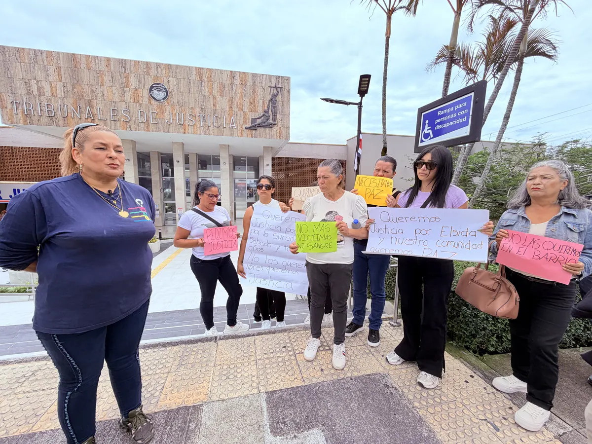 ¡No la dejen libre! Vecinos protestan frente a tribunales por mujer señalada de violentos ataques
