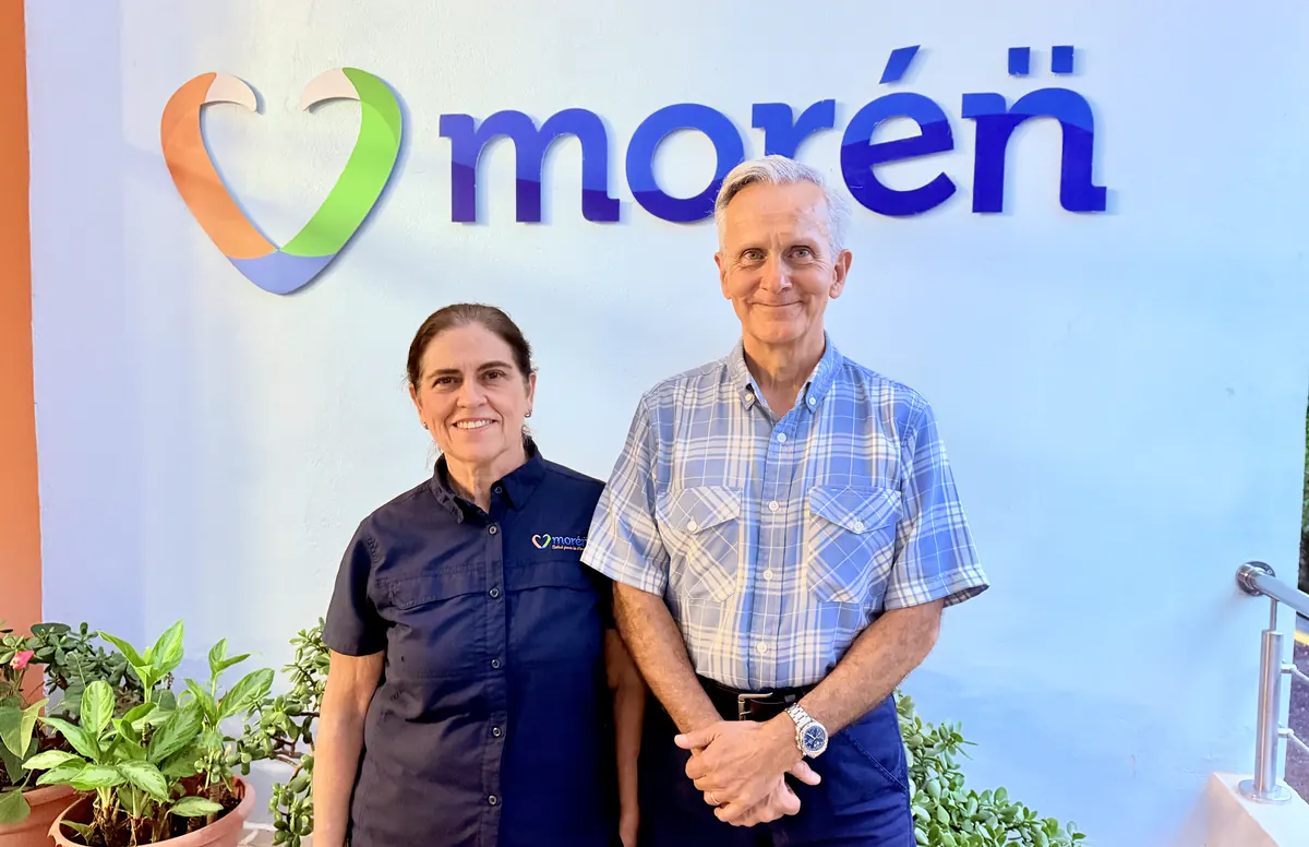 Con todos sus ahorros y una mesa plástica: el sueño de un matrimonio de Cartago que hoy celebra 13 años de éxito