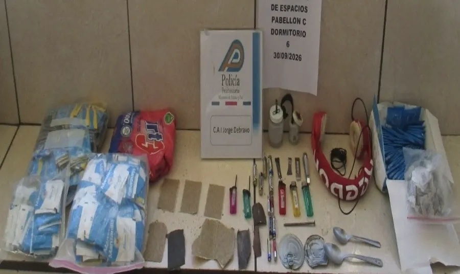 Ya no solo drogas y armas decomisan: Ojo a lo que le quitó la policía a reos de cárcel en Cartago