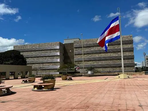 Suspenden a funcionaria del Poder Judicial investigada por contratos irregulares y sustracción de fondos