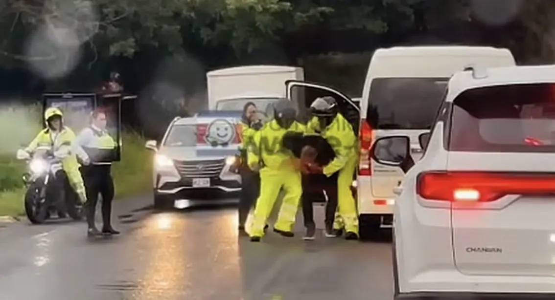 Nuevo video muestra momentos de terror que vivieron pasajeros durante persecución a chofer de buseta