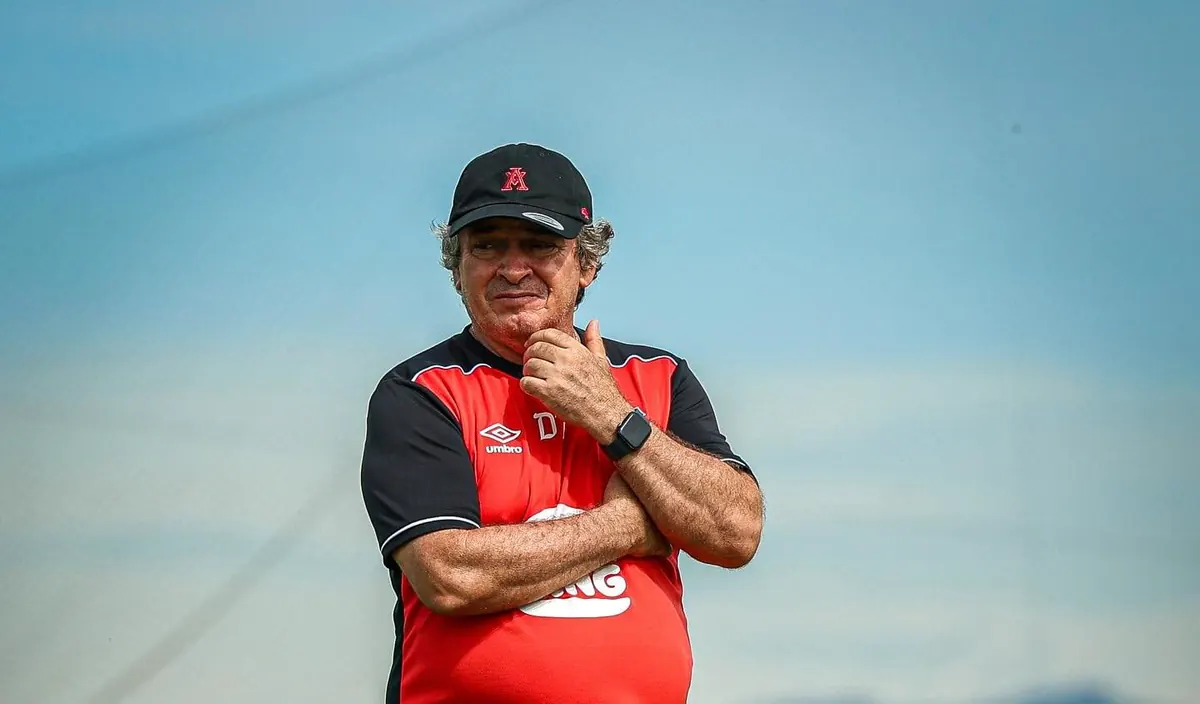Óscar " Macho " Ramírez respalda a Bryan Ruiz:"Tenemos entrenador para muchos años "